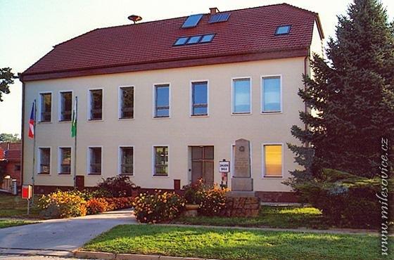 Základní škola v Milešovicích